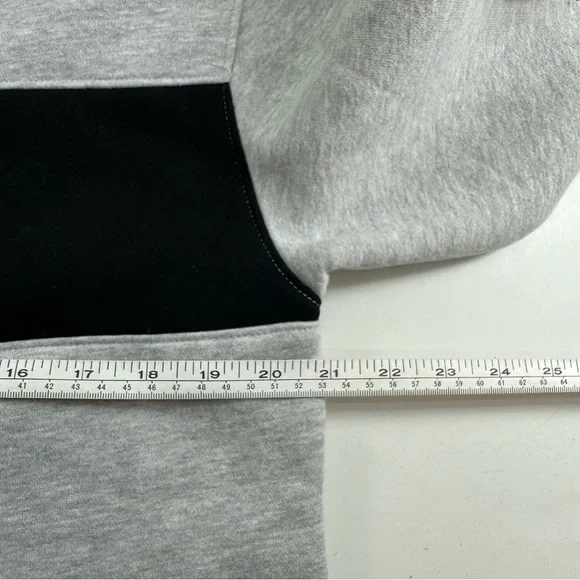 NWOT Hype and Vice UMASS Cropped Sweatshirt Womens Small Gray Black Colorblock - Picture 5 of 7